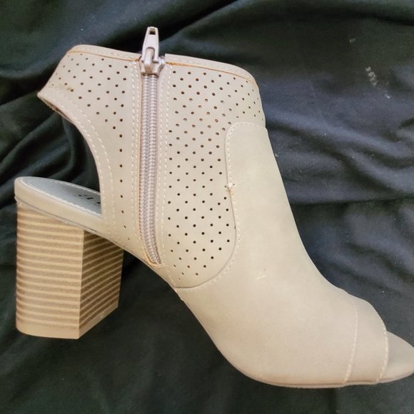 A.N.A. Peep Toe Heels - Picture 6 of 8